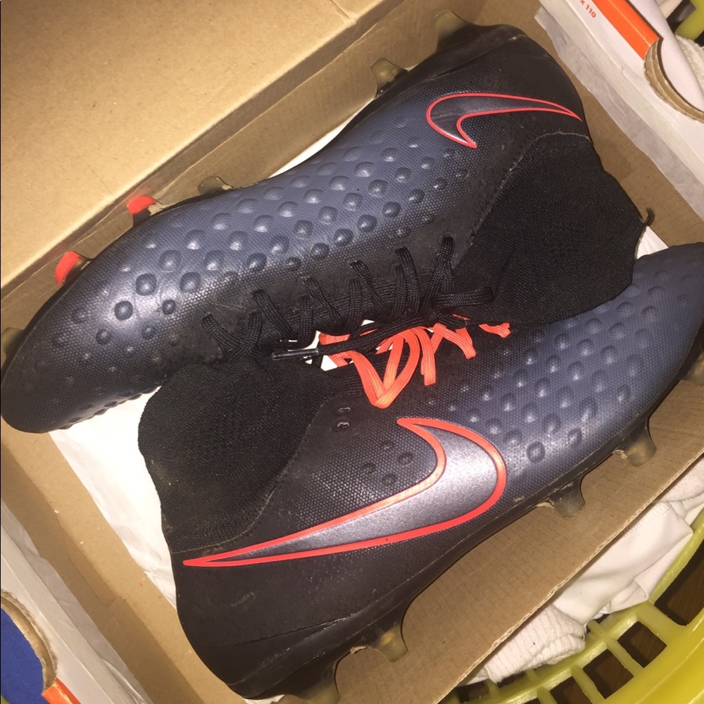 Nike Magista